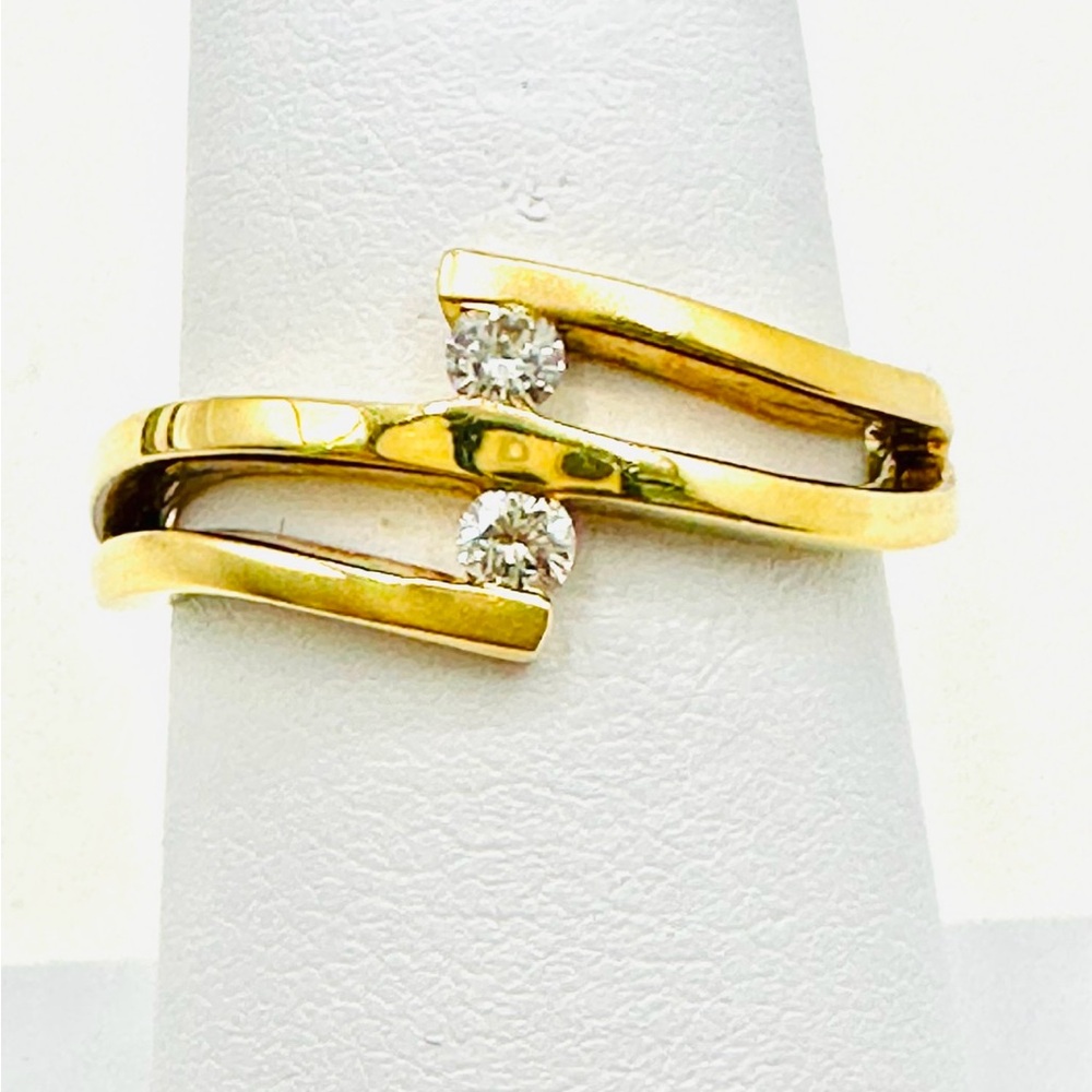 18 Karat Yellow Gold Natural Diamond Ring